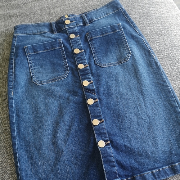 DYNAMITE Denim Button up Skirt sz Small - Picture 3 of 9